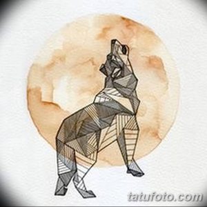 Эскиз татуировки волка, воющего на луну, выполненный в акварельном стиле. Рисунок сочетает в себе геометрические формы и мягкие цветовые переходы.